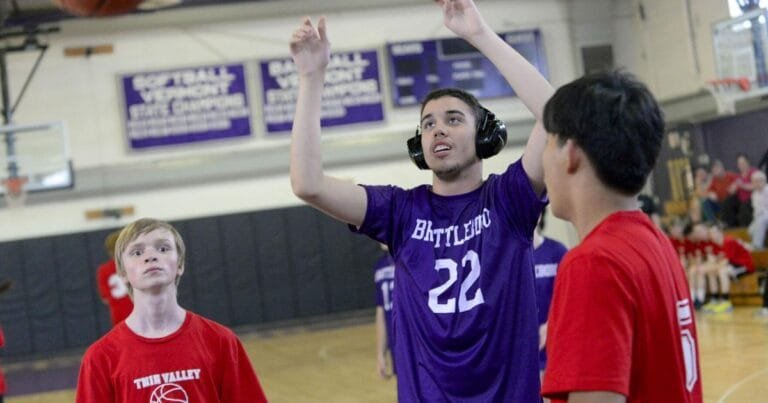 Bears defeat Wildcats in first round of playoffs, advance to quarterfinals