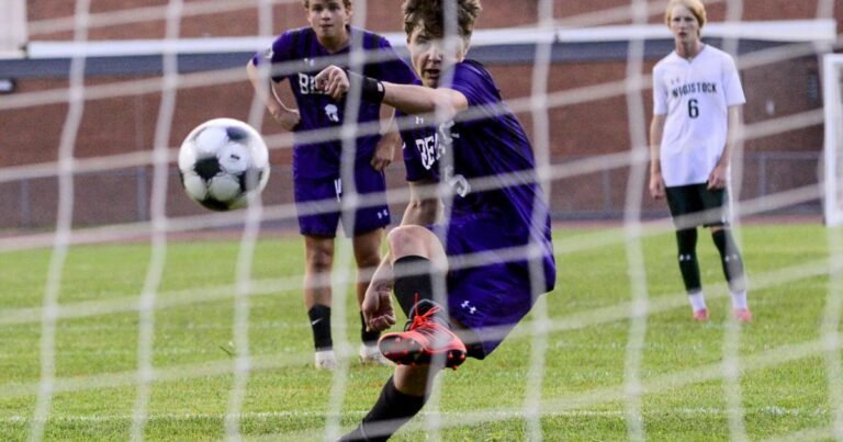 Dawson's first half hat trick leads Bears to victory over Woodstock
