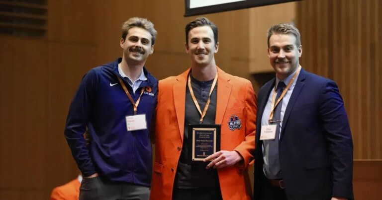 Hayward Inducted into Syracuse men's hockey club Hall of Fame