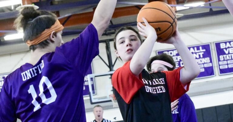 Bears use balanced offense, transition game to take down Wildcats